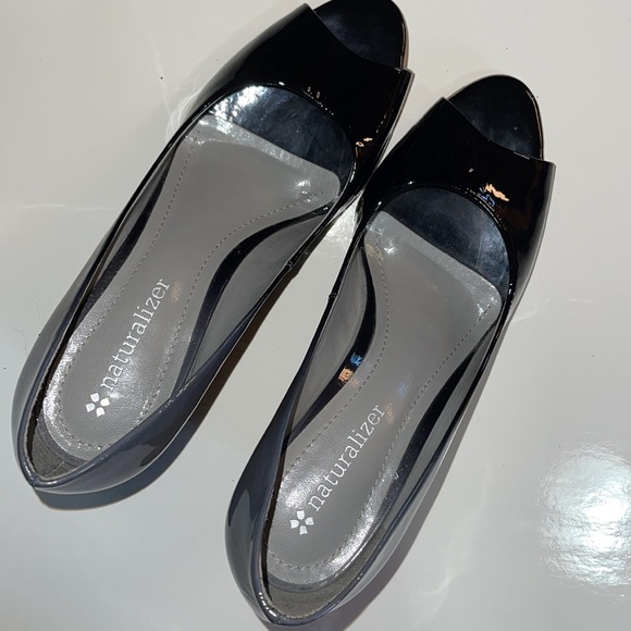 Naturalizer peep toe wedges - size 7.5 - Picture 3 of 5